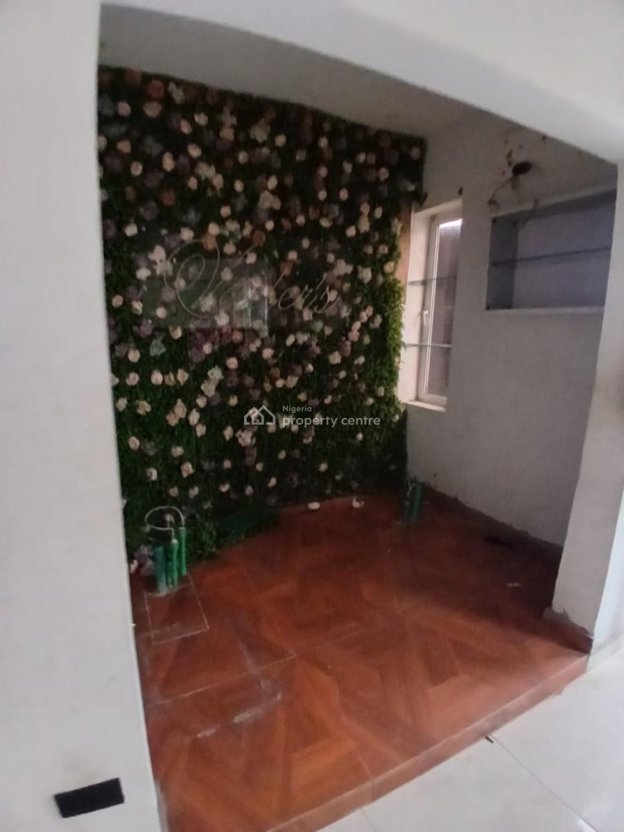 Luxury 2 Bedroom Commercial Use on a Busy Road, Adebayo Dorherty Street, Lekki Phase 1, Lekki, Lagos, Flat / Apartment for Rent