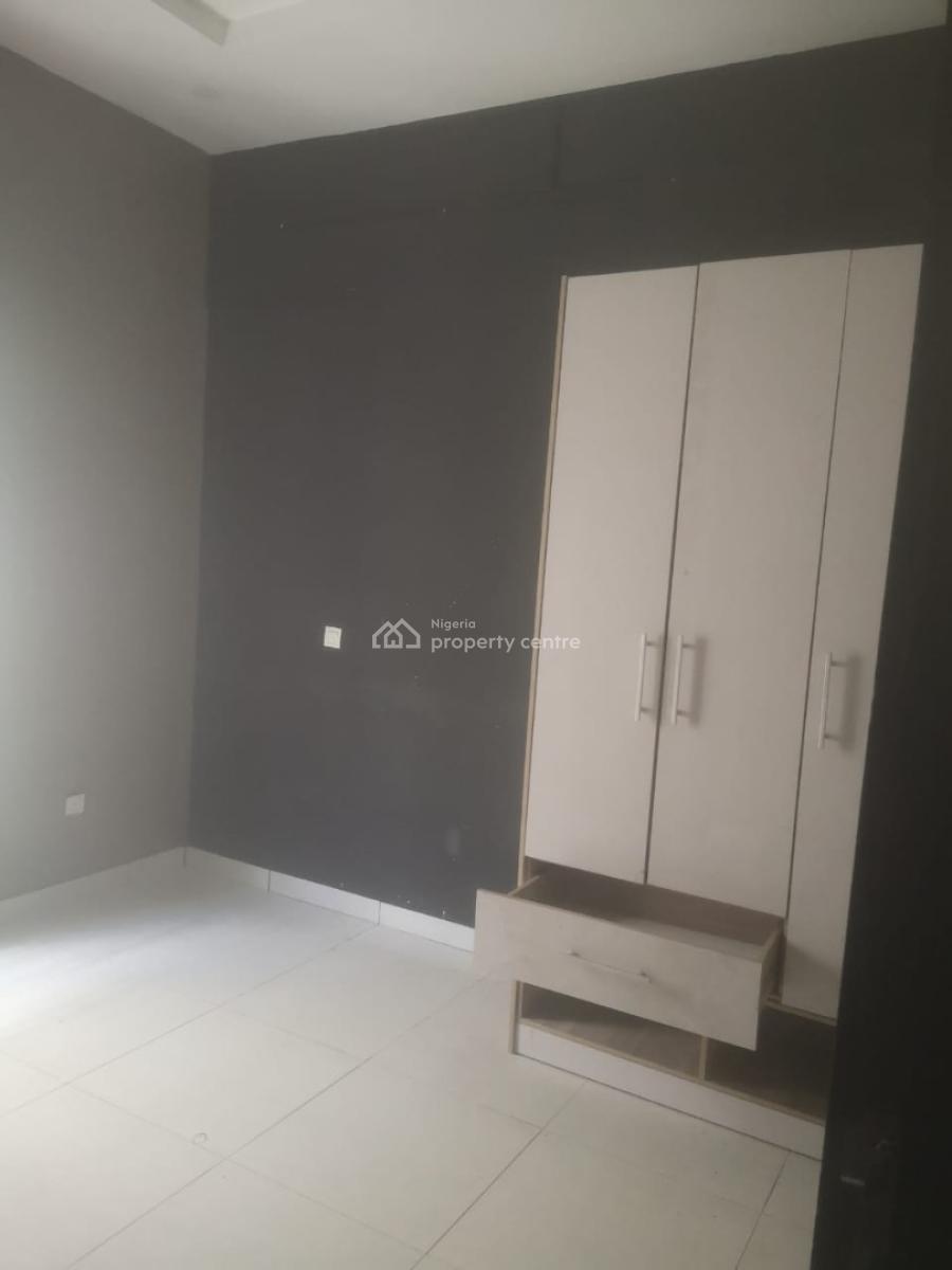 Standard 3 Bedroom Apartment in a Secure Estate, Lekki Phase1, Lekki, Lagos, Flat / Apartment for Rent