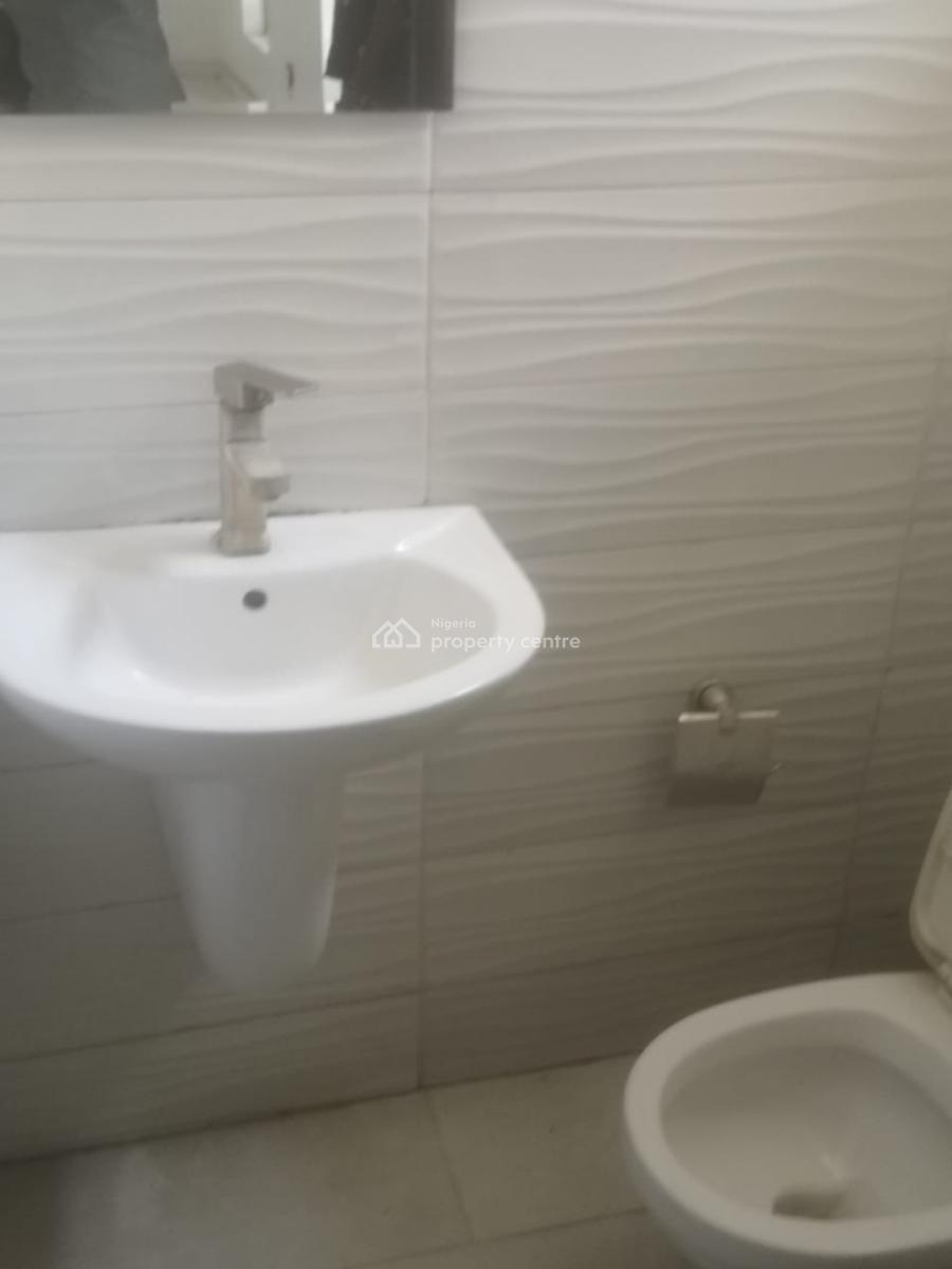 Standard 3 Bedroom Apartment in a Secure Estate, Lekki Phase1, Lekki, Lagos, Flat / Apartment for Rent