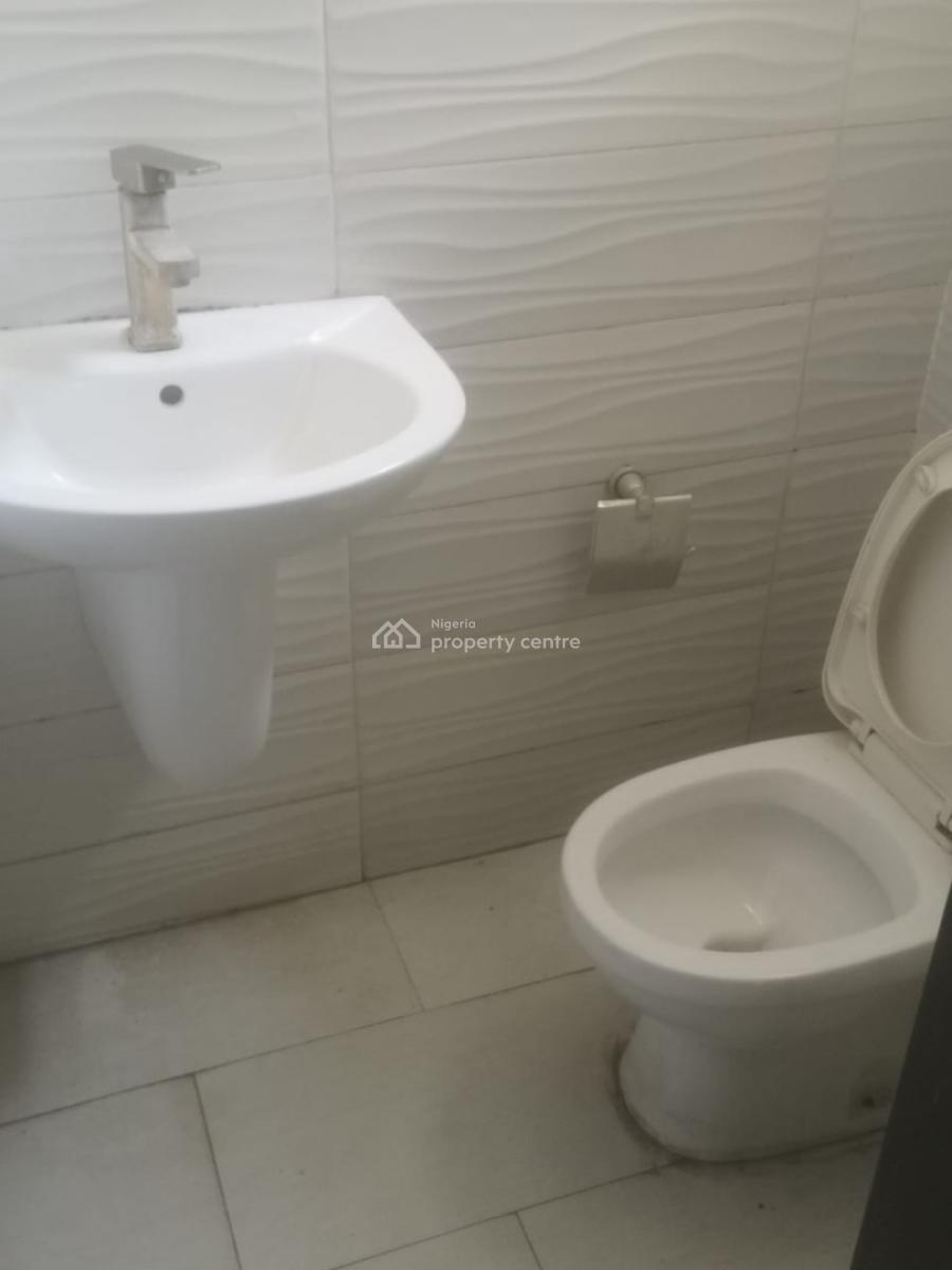 Standard 3 Bedroom Apartment in a Secure Estate, Lekki Phase1, Lekki, Lagos, Flat / Apartment for Rent