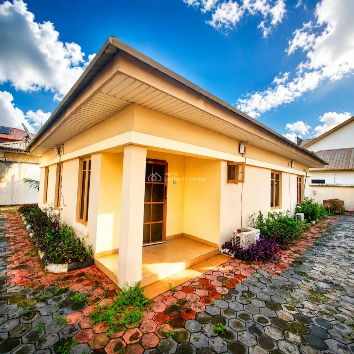 3 Bedroom Bungalow with Ac and  Fitted Kichen, Vgc, Vgc, Lekki, Lagos, Detached Bungalow for Rent