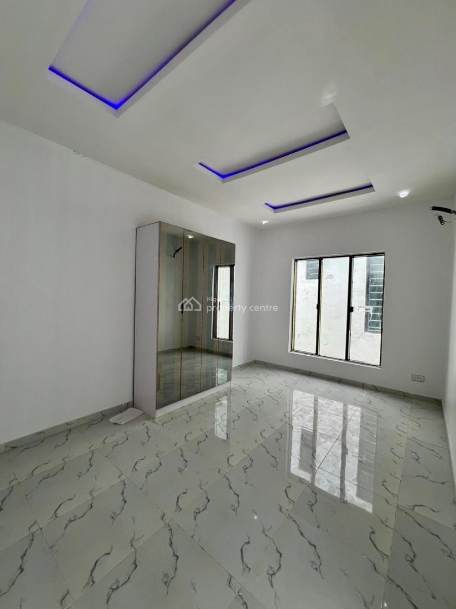 The Crown Haven  Luxury 5bedroom Fully Detached Duplex with Pool & Bq, Located in a Highly Desirable Neighborhood, Chevron, Lekki, Lagos, Detached Duplex for Sale