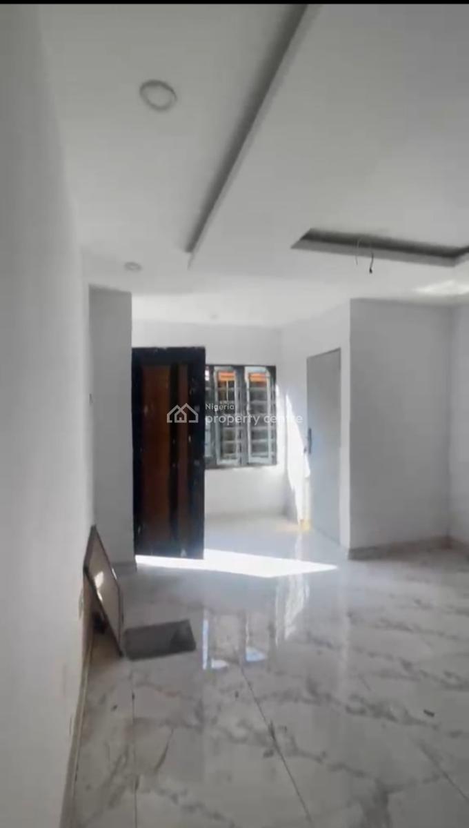 Lovely 2 Bedroom Apartment, Yaba, Lagos, Flat / Apartment for Rent