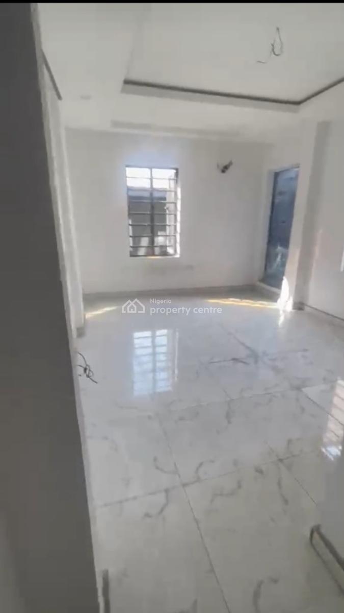Lovely 2 Bedroom Apartment, Yaba, Lagos, Flat / Apartment for Rent