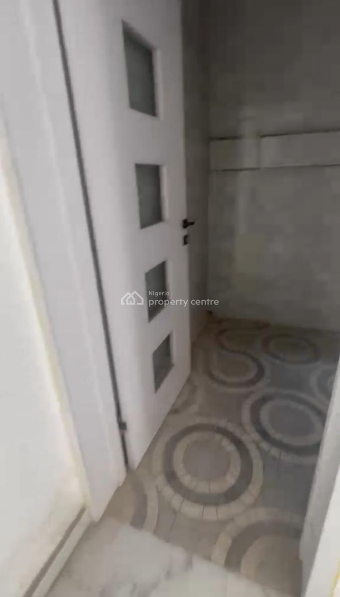 Lovely 2 Bedroom Apartment, Yaba, Lagos, Flat / Apartment for Rent