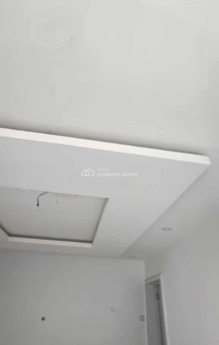 Lovely 2 Bedroom Apartment, Yaba, Lagos, Flat / Apartment for Rent