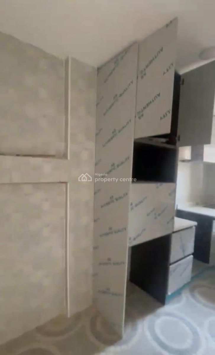 Lovely 2 Bedroom Apartment, Yaba, Lagos, Flat / Apartment for Rent