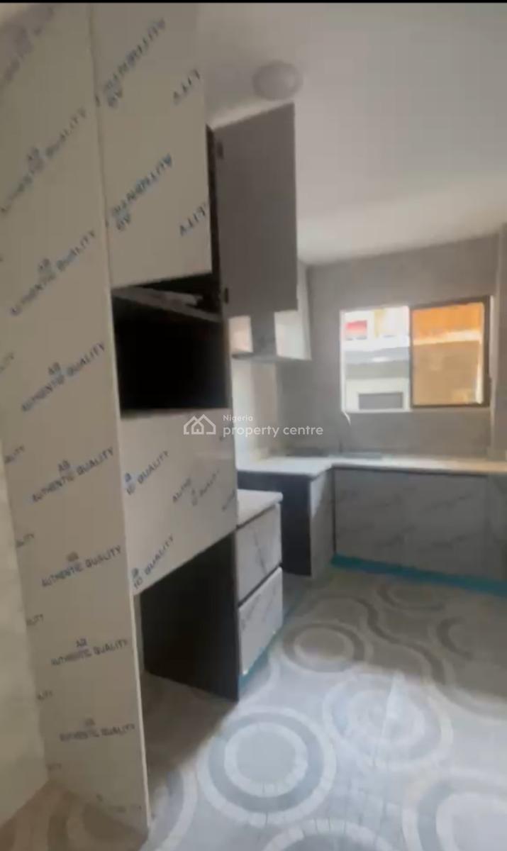 Lovely 2 Bedroom Apartment, Yaba, Lagos, Flat / Apartment for Rent
