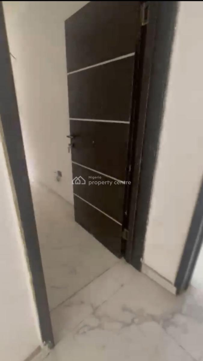 Lovely 2 Bedroom Apartment, Yaba, Lagos, Flat / Apartment for Rent