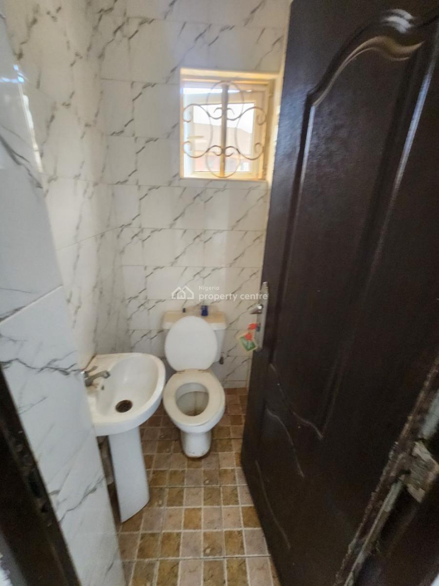 Luxury Two Bedroom Block of Flat, News Engineering Road, Dawaki, Gwarinpa, Abuja, Flat / Apartment for Rent