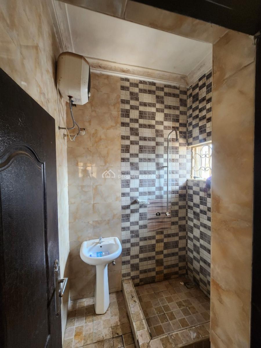 Luxury Two Bedroom Block of Flat, News Engineering Road, Dawaki, Gwarinpa, Abuja, Flat / Apartment for Rent