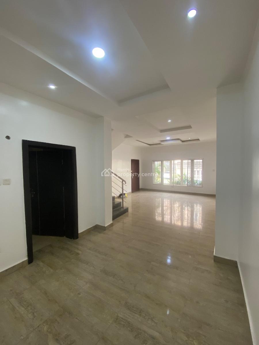 Spacious 4 Bedroom with a Bq, Guzape Main, Guzape District, Abuja, Flat / Apartment for Rent