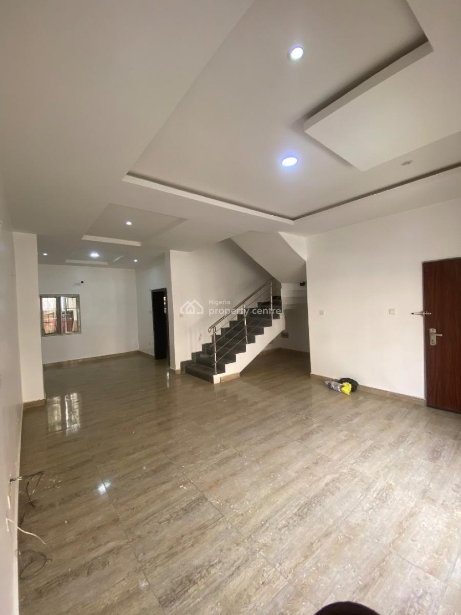 Spacious 4 Bedroom with a Bq, Guzape Main, Guzape District, Abuja, Flat / Apartment for Rent