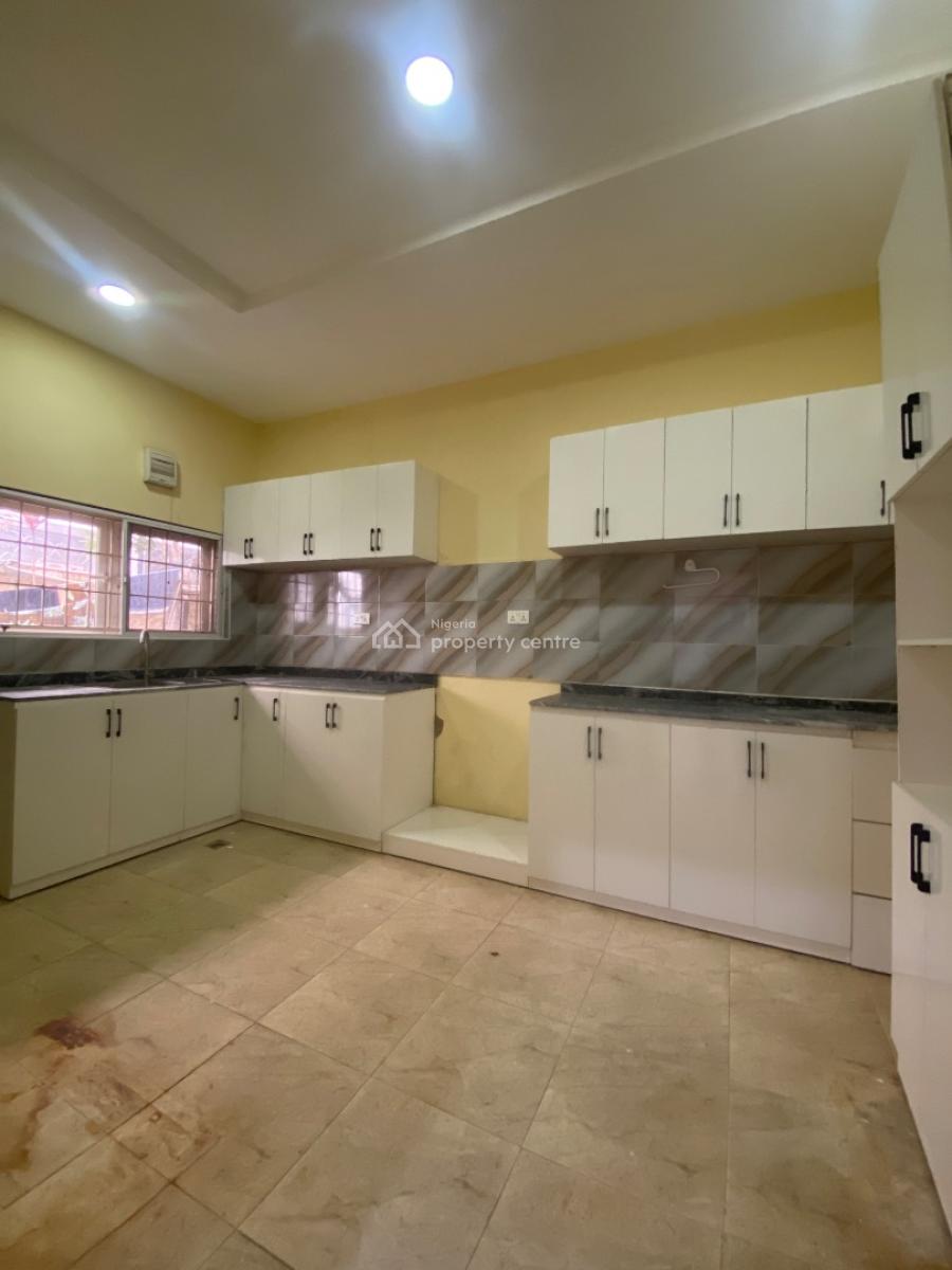 Spacious 4 Bedroom with a Bq, Guzape Main, Guzape District, Abuja, Flat / Apartment for Rent