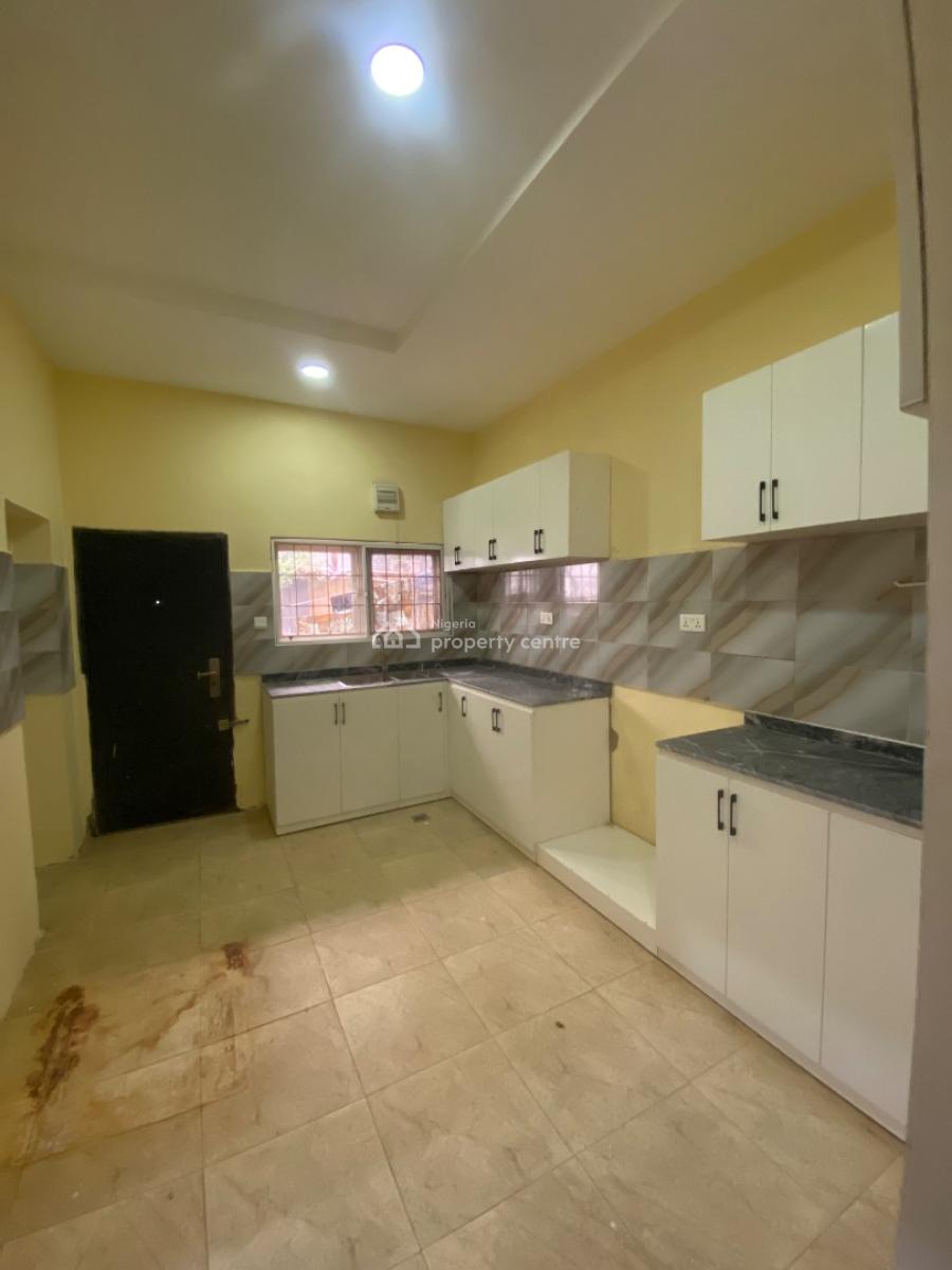 Spacious 4 Bedroom with a Bq, Guzape Main, Guzape District, Abuja, Flat / Apartment for Rent