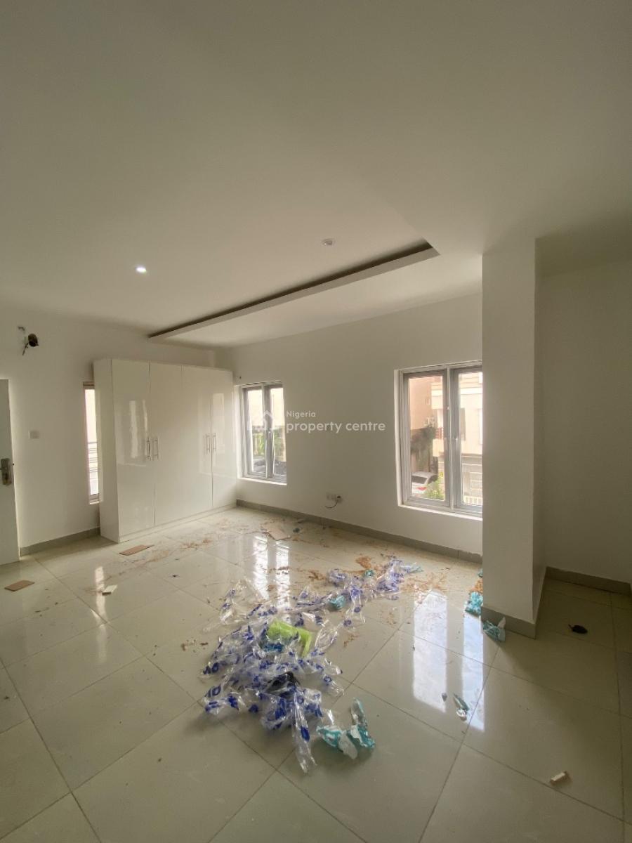 Spacious 4 Bedroom with a Bq, Guzape Main, Guzape District, Abuja, Flat / Apartment for Rent