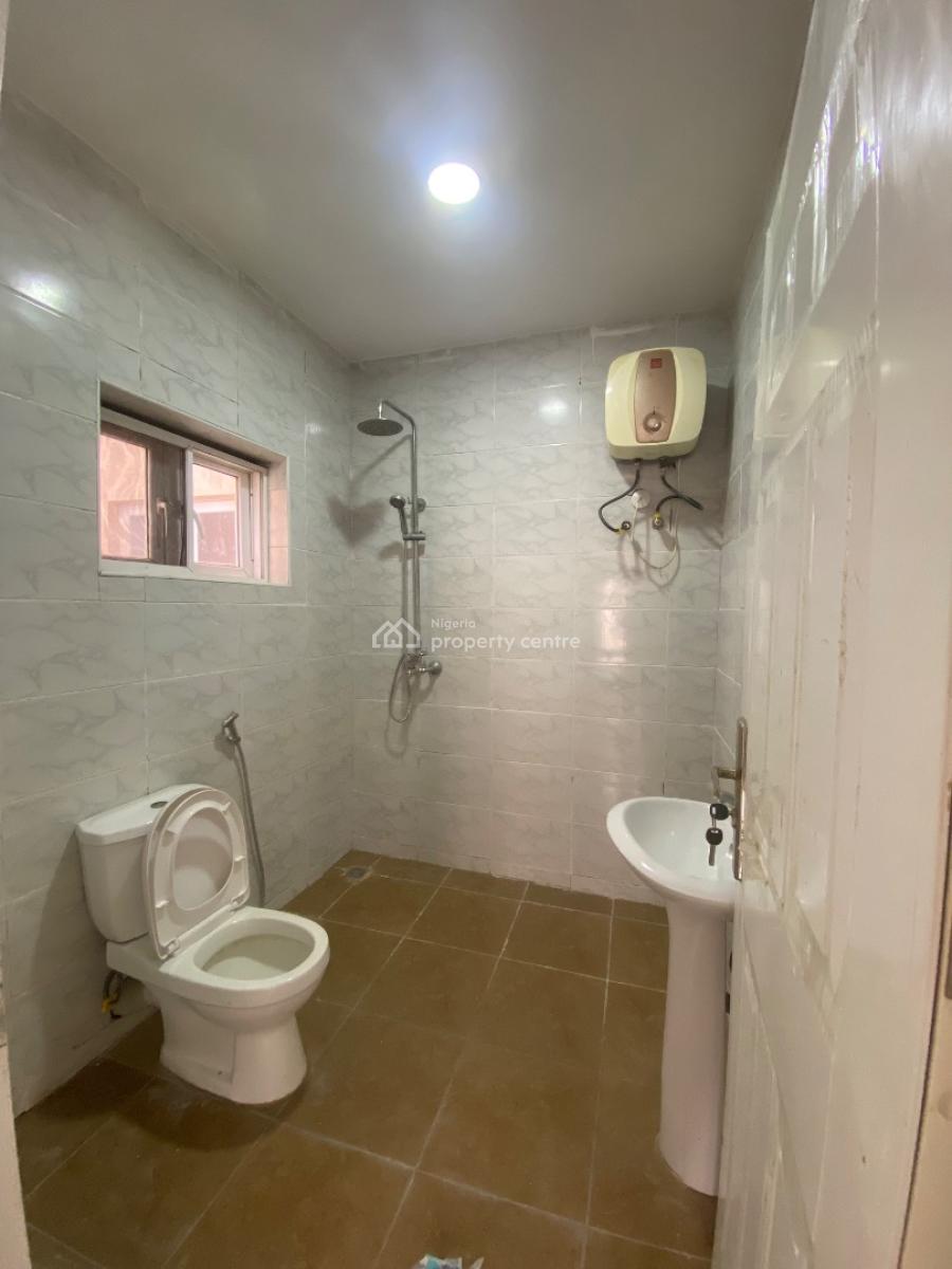 Spacious 4 Bedroom with a Bq, Guzape Main, Guzape District, Abuja, Flat / Apartment for Rent