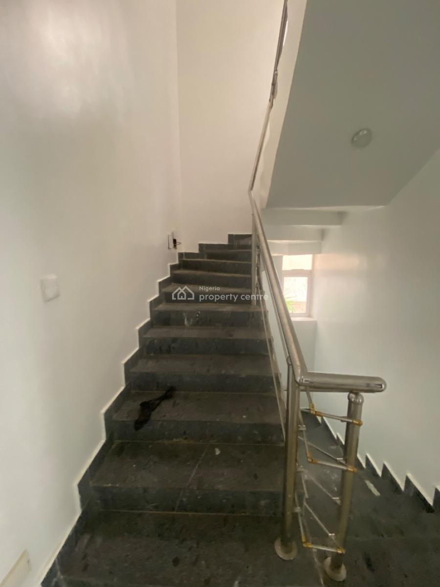 Spacious 4 Bedroom with a Bq, Guzape Main, Guzape District, Abuja, Flat / Apartment for Rent