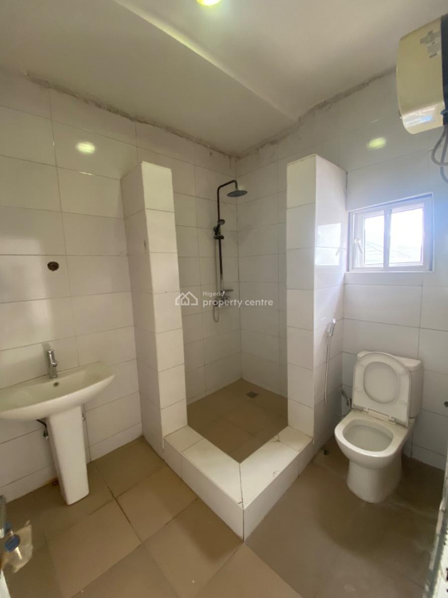 Spacious 4 Bedroom with a Bq, Guzape Main, Guzape District, Abuja, Flat / Apartment for Rent