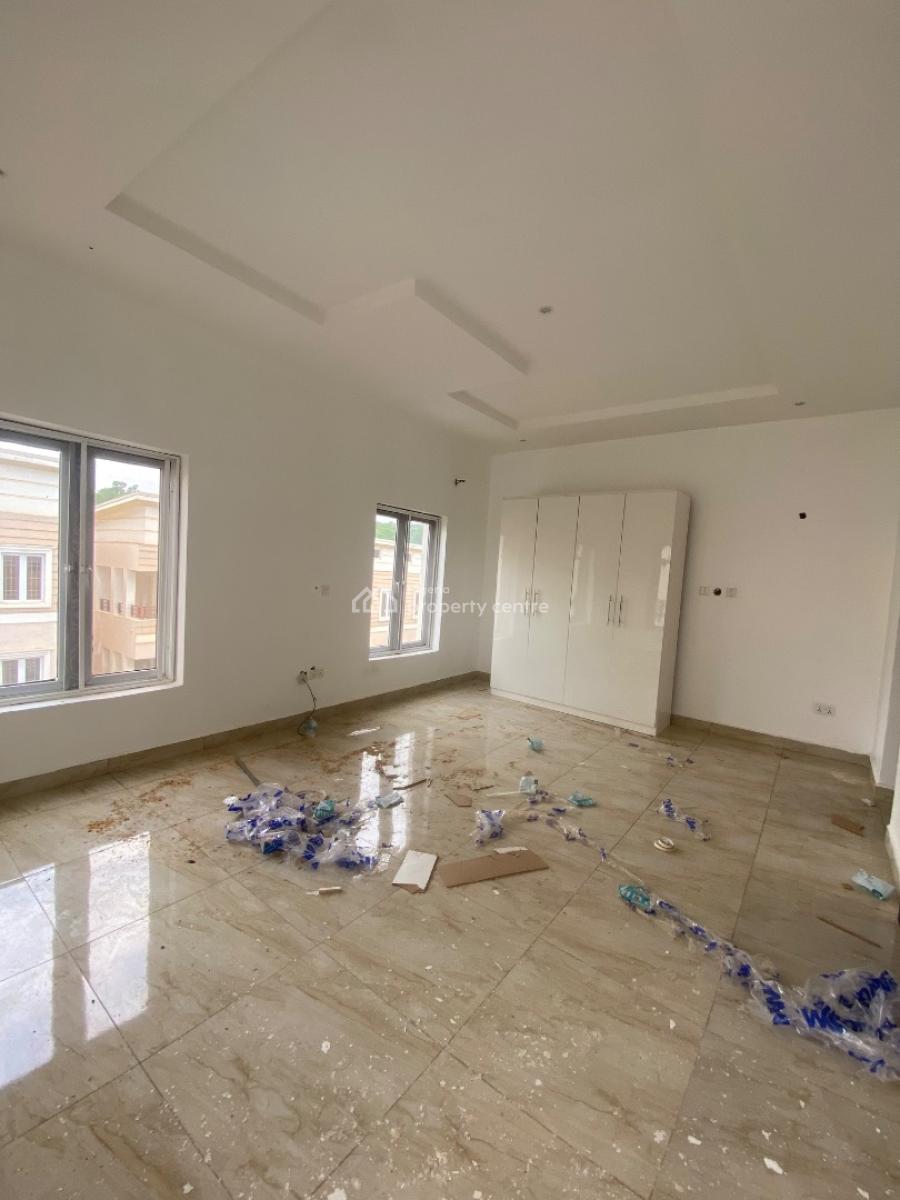 Spacious 4 Bedroom with a Bq, Guzape Main, Guzape District, Abuja, Flat / Apartment for Rent