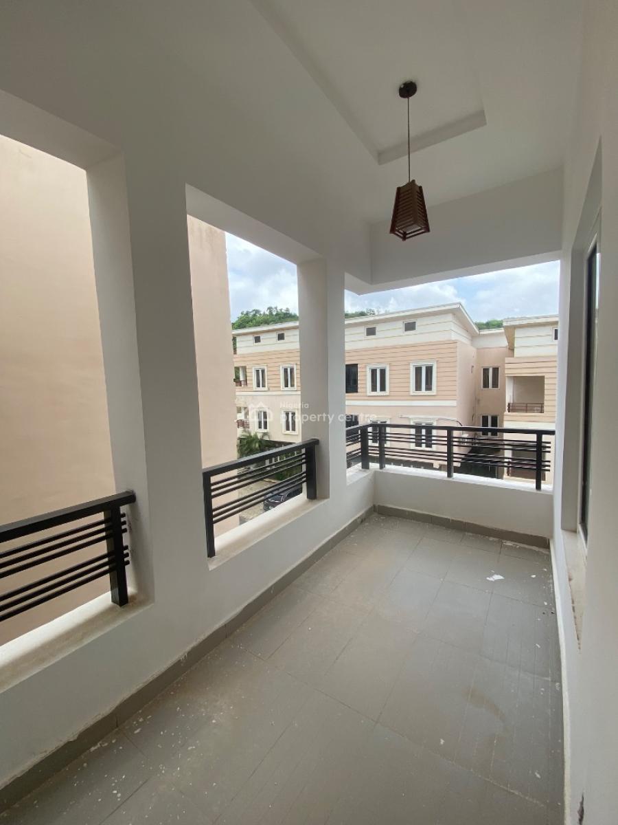 Spacious 4 Bedroom with a Bq, Guzape Main, Guzape District, Abuja, Flat / Apartment for Rent