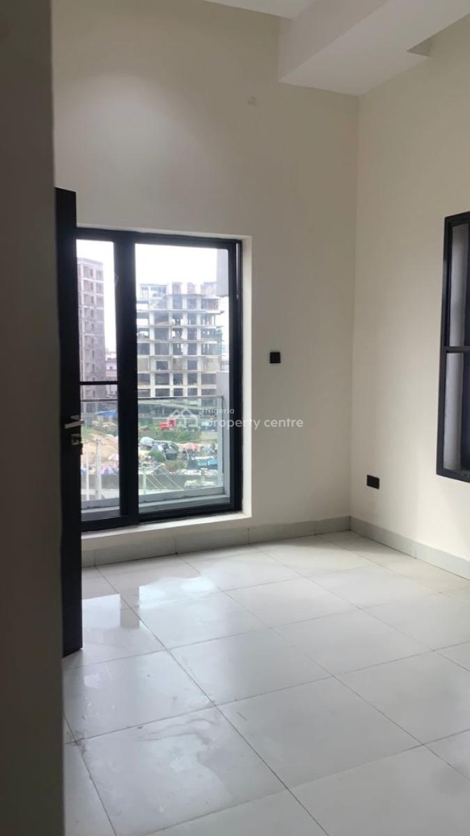 Three Bedroom Semi Furnished Apartment, Lekki Phase 1, Lekki, Lagos, Flat / Apartment for Rent
