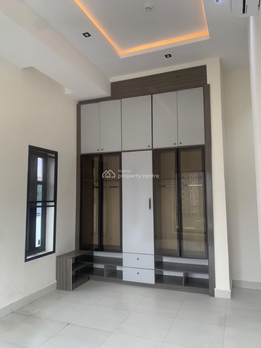 Three Bedroom Semi Furnished Apartment, Lekki Phase 1, Lekki, Lagos, Flat / Apartment for Rent