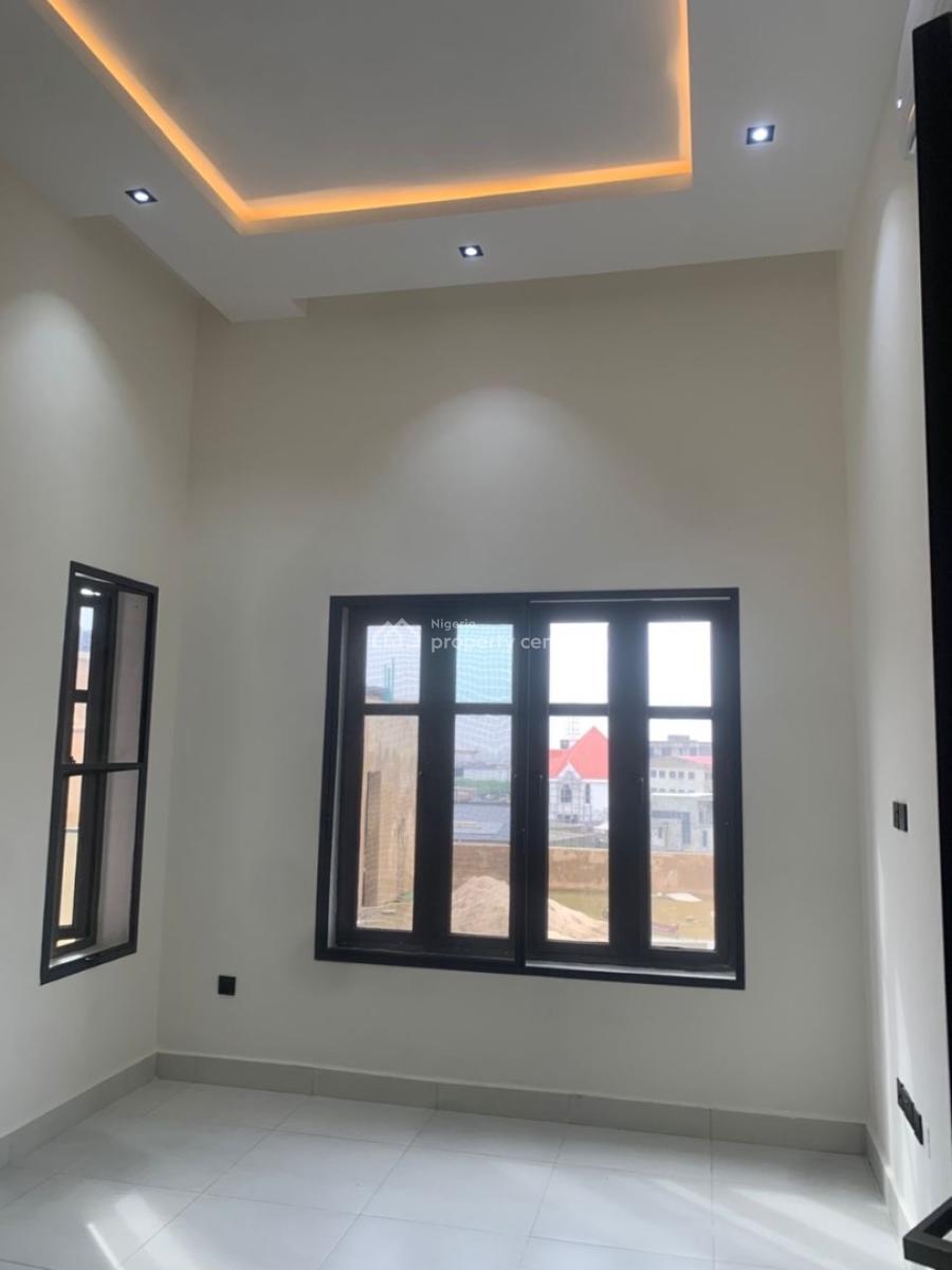 Three Bedroom Semi Furnished Apartment, Lekki Phase 1, Lekki, Lagos, Flat / Apartment for Rent