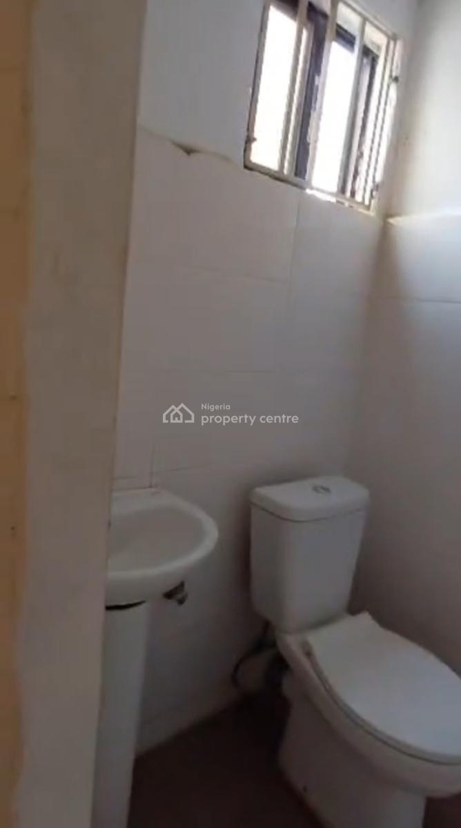 1 Bedroom Apartment, Kwame Nkruma Crescent, Asokoro District, Abuja, Mini Flat (room and Parlour) for Rent