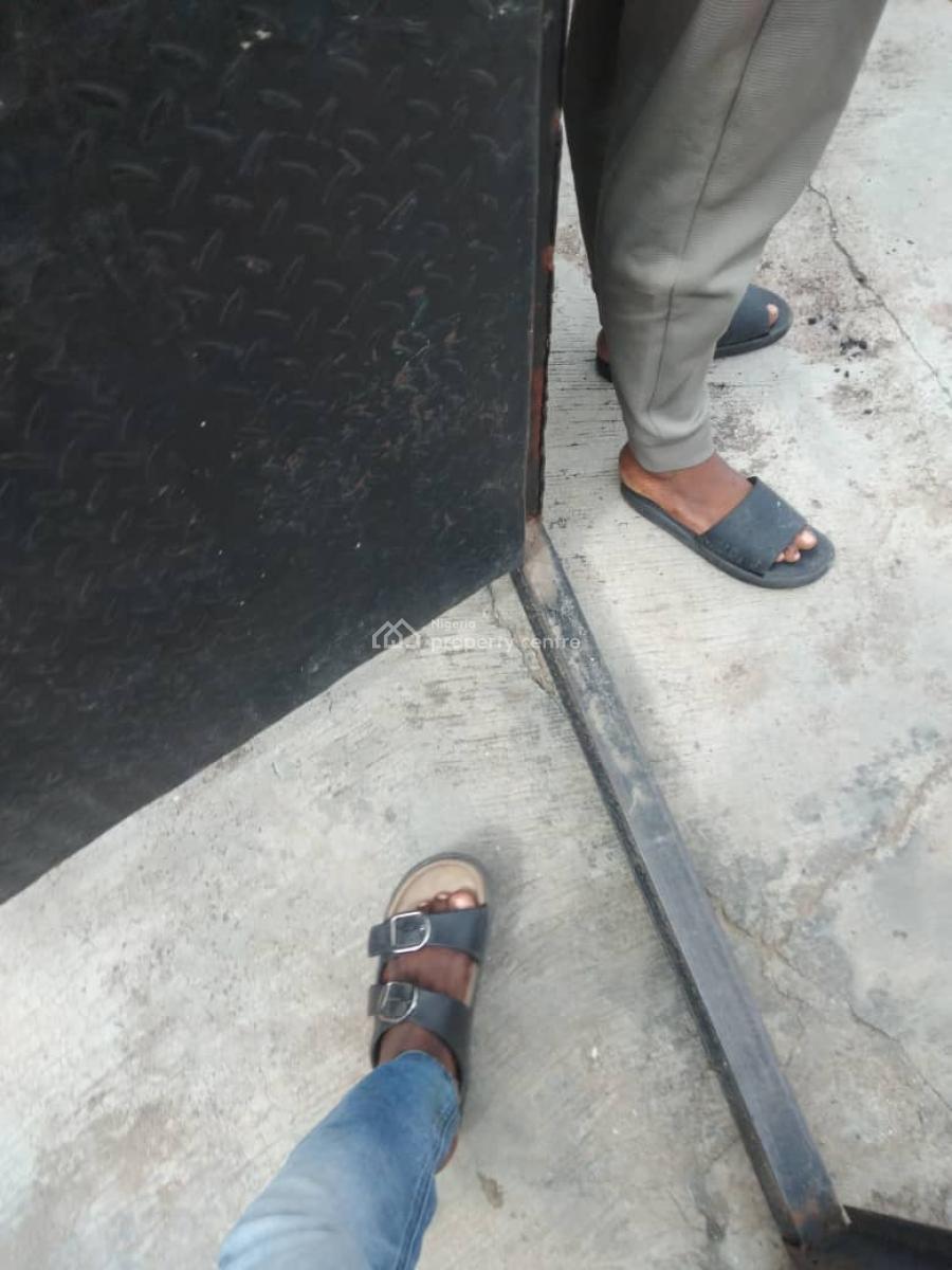 Executive, Standard 3 Bedrooms Upstairs , Personal Prepaid Metre, Security, Ijesha, Surulere, Lagos, Flat / Apartment for Rent