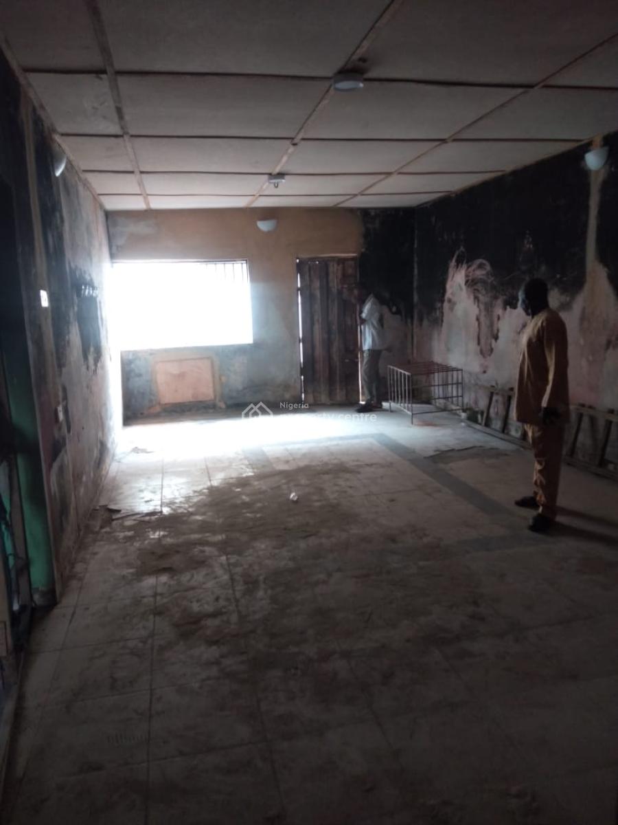 Executive, Standard 3 Bedrooms Upstairs , Personal Prepaid Metre, Security, Ijesha, Surulere, Lagos, Flat / Apartment for Rent