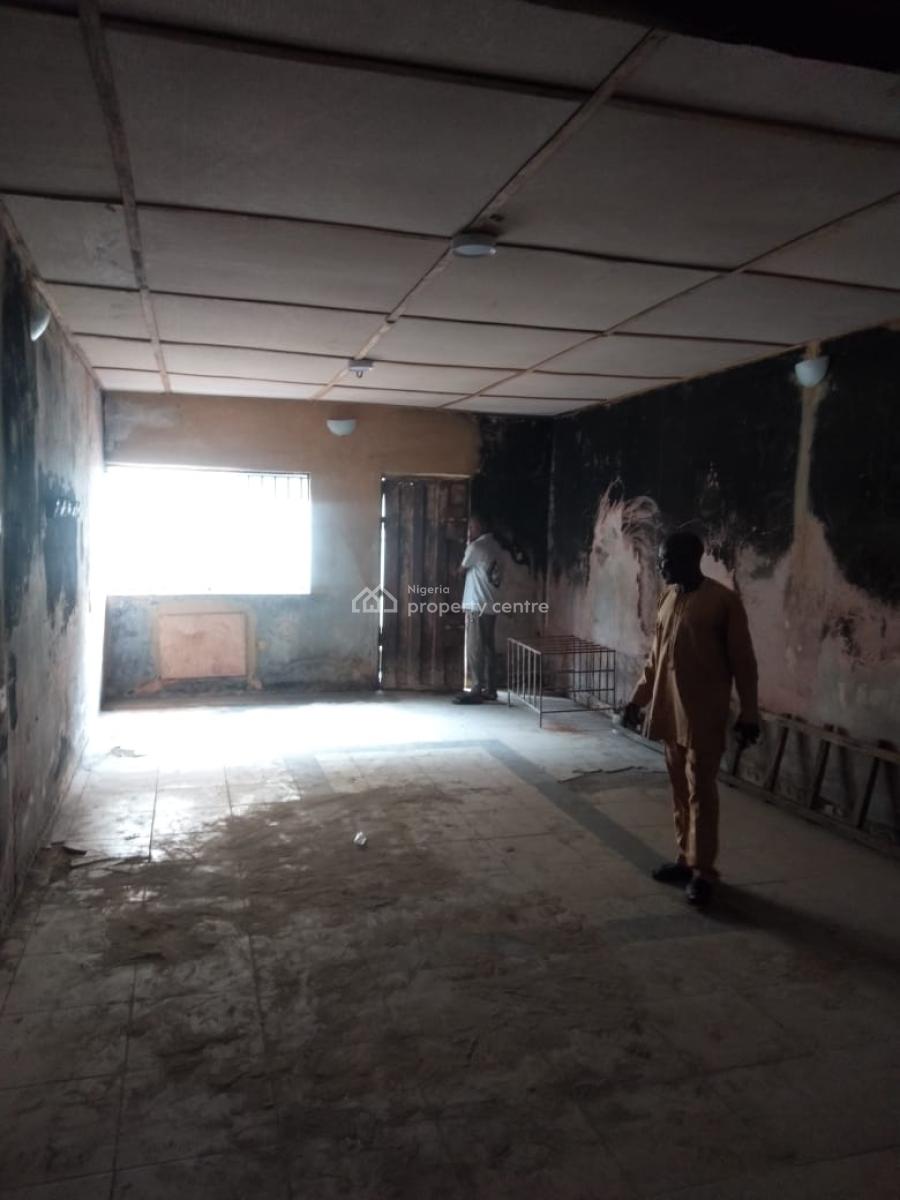 Executive, Standard 3 Bedrooms Upstairs , Personal Prepaid Metre, Security, Ijesha, Surulere, Lagos, Flat / Apartment for Rent