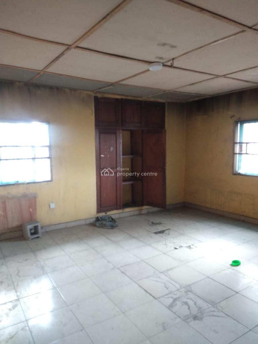 Executive, Standard 3 Bedrooms Upstairs , Personal Prepaid Metre, Security, Ijesha, Surulere, Lagos, Flat / Apartment for Rent