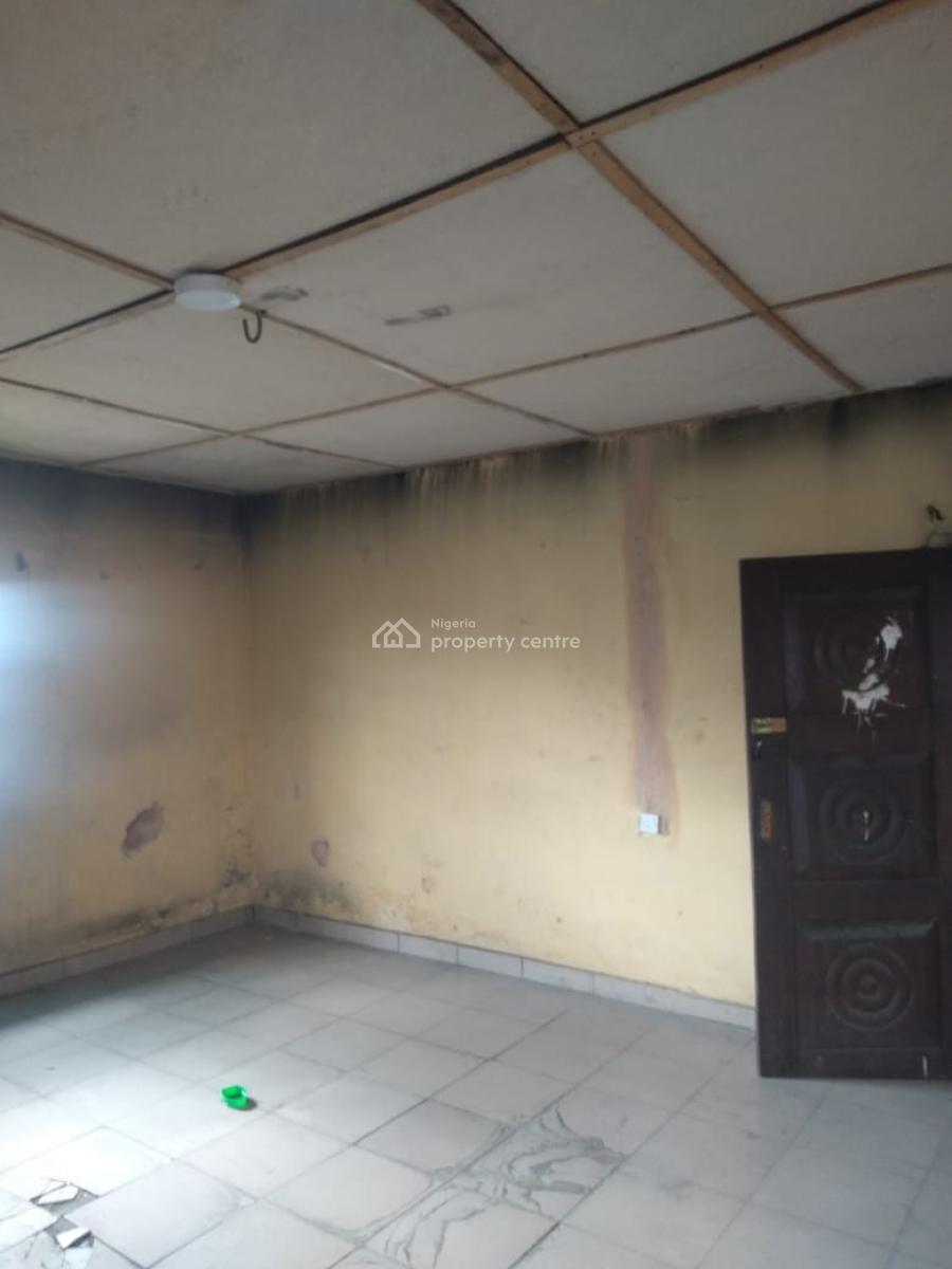 Executive, Standard 3 Bedrooms Upstairs , Personal Prepaid Metre, Security, Ijesha, Surulere, Lagos, Flat / Apartment for Rent