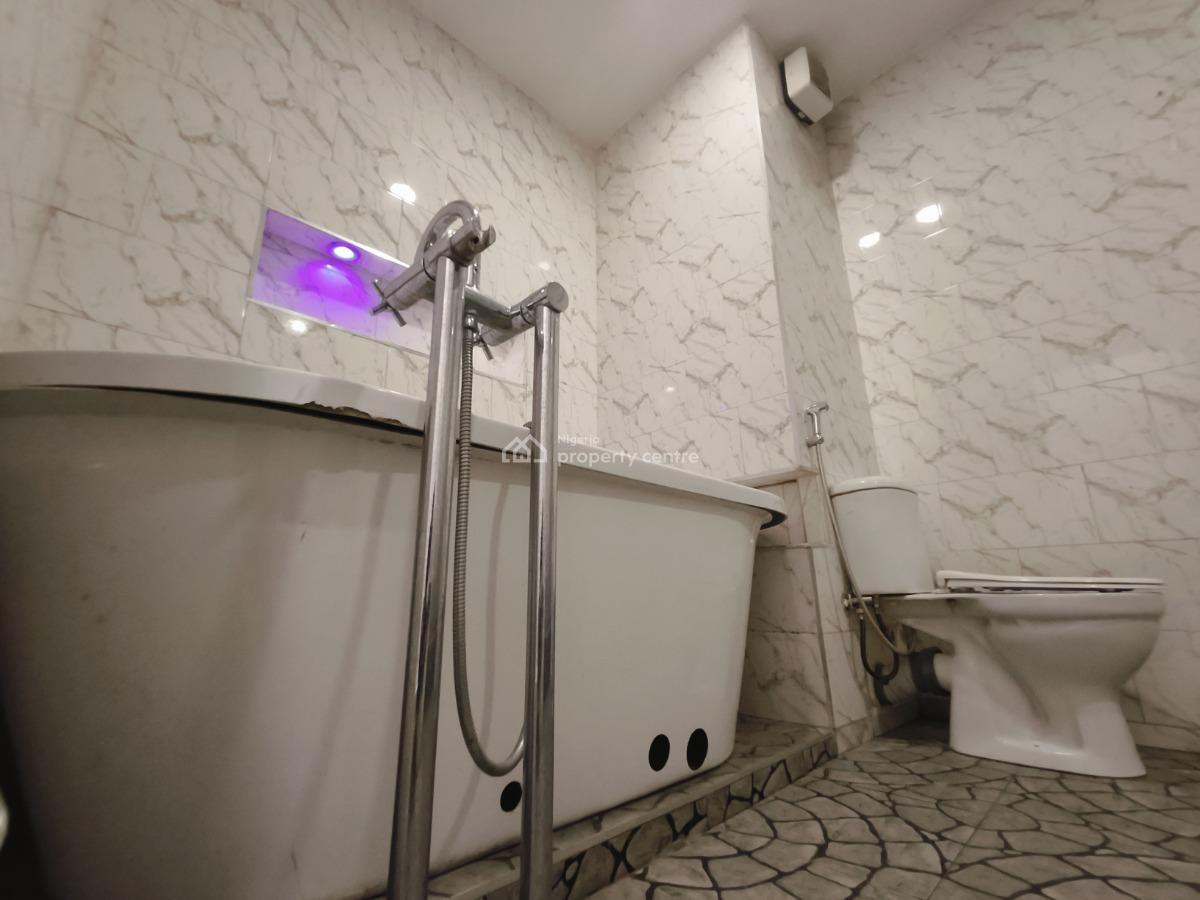 Waterfront 3 Bedroom Apartment, Number 4 Admiralty Close, Lekki Ph1, Lekki Phase 1, Lekki, Lagos, Flat / Apartment for Rent