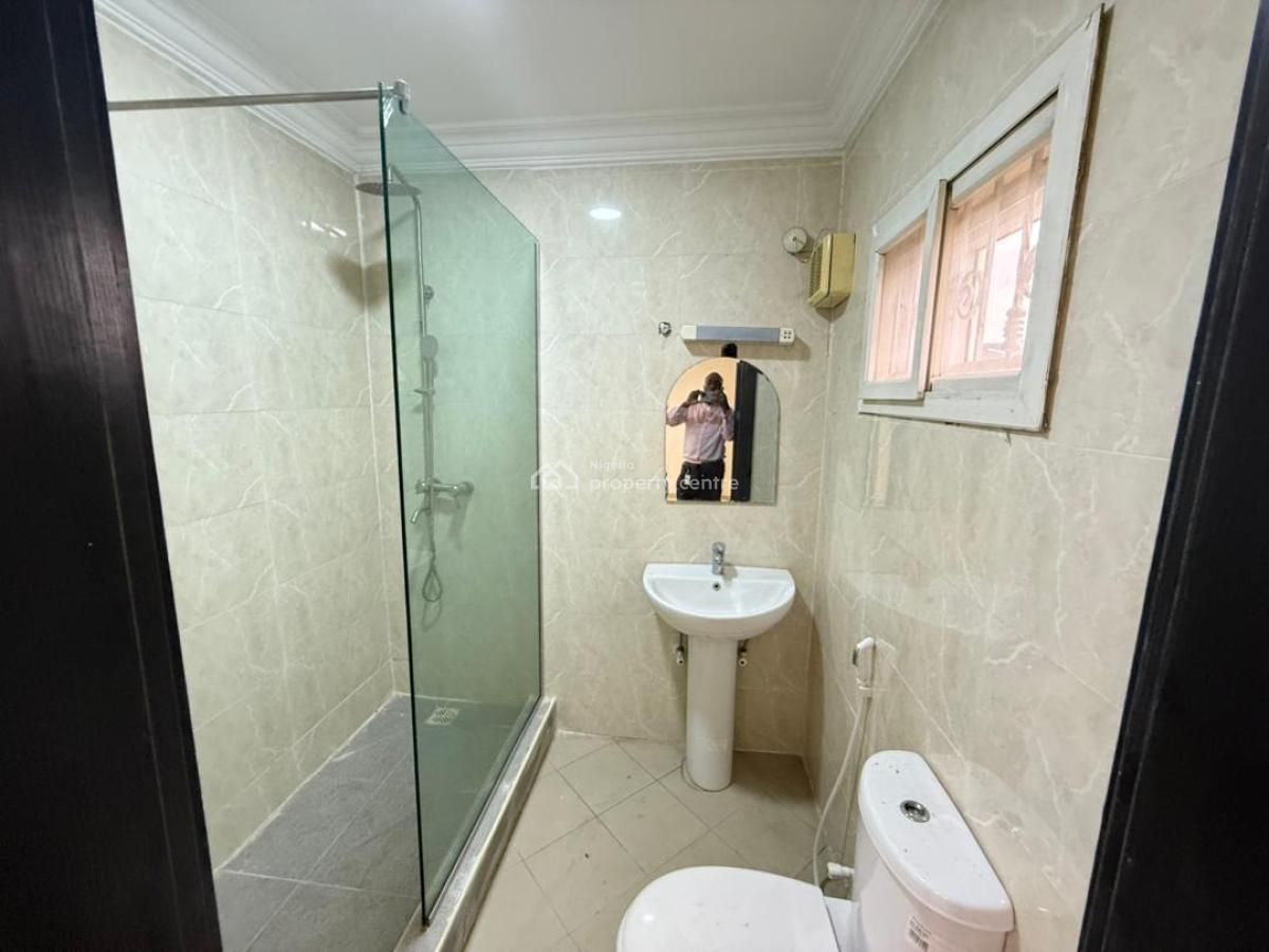 Four Units of 3 Bedrooms with a Bq Each, Lekki Phase 1, Lekki, Lagos, Flat / Apartment for Rent
