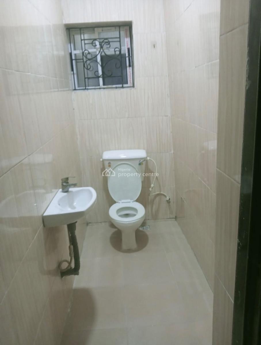 2 Bedroom Flat All Rooms En-suite Downstairs on a Tarred Road, Olowoora Via Omole Phase2, Olowora, Magodo, Lagos, Flat / Apartment for Rent