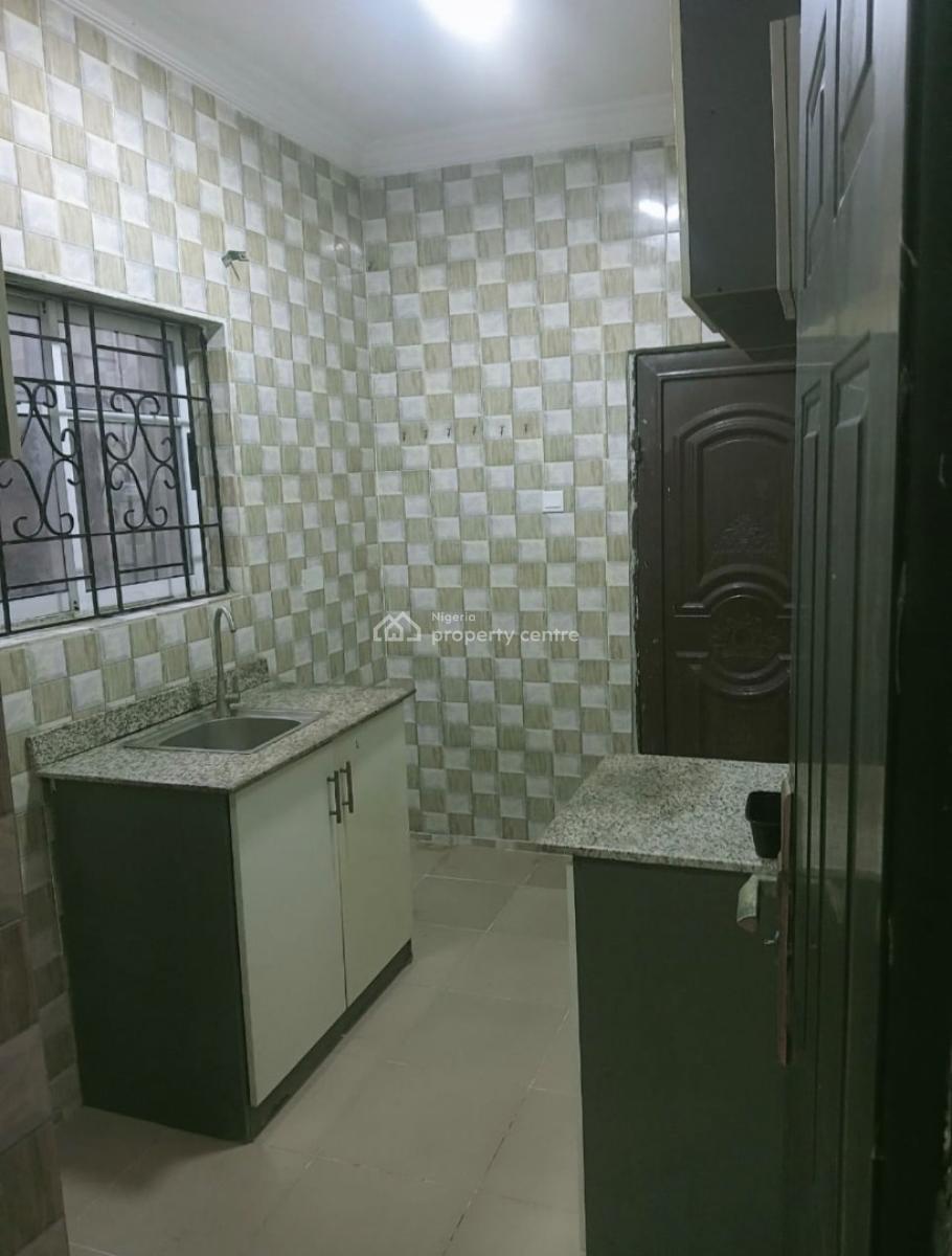 2 Bedroom Flat All Rooms En-suite Downstairs on a Tarred Road, Olowoora Via Omole Phase2, Olowora, Magodo, Lagos, Flat / Apartment for Rent