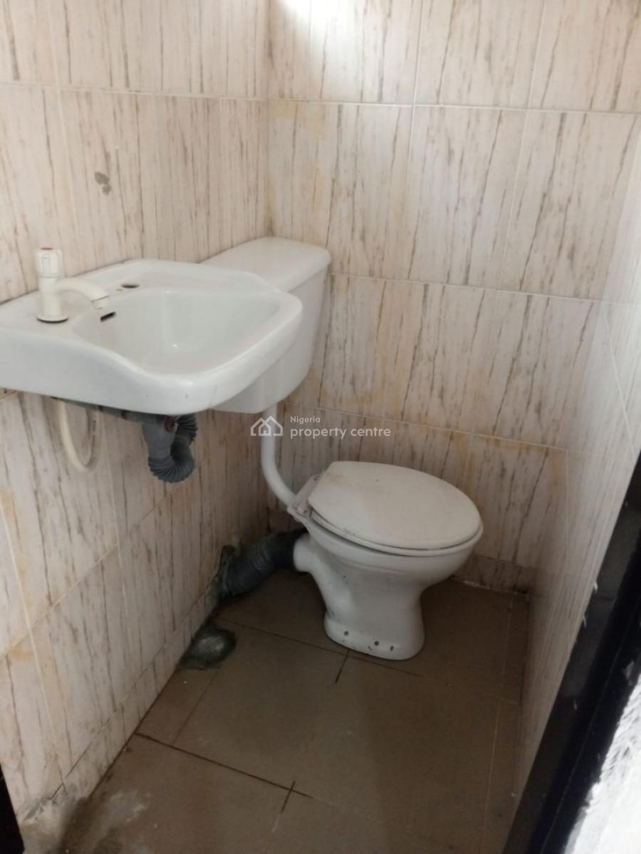 Shop, The Hub Plaza, 62/64, Addo Road, Ajah, Lagos, Ajah, Lagos, Plaza / Complex / Mall for Rent