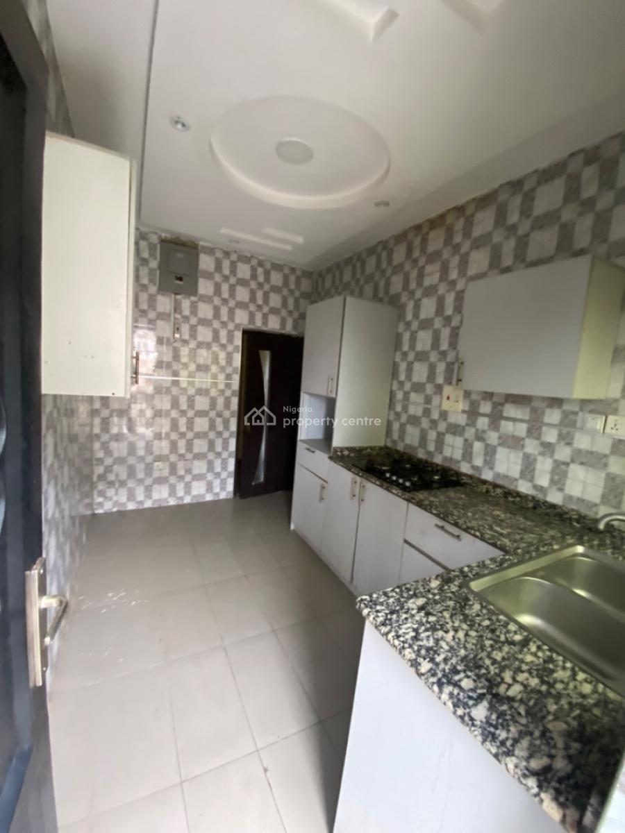 Neatly Used 2bedroom Flat, Ocean Palm Estate, Behind Blenco, Sangotedo, Ajah, Lagos, Flat / Apartment for Rent