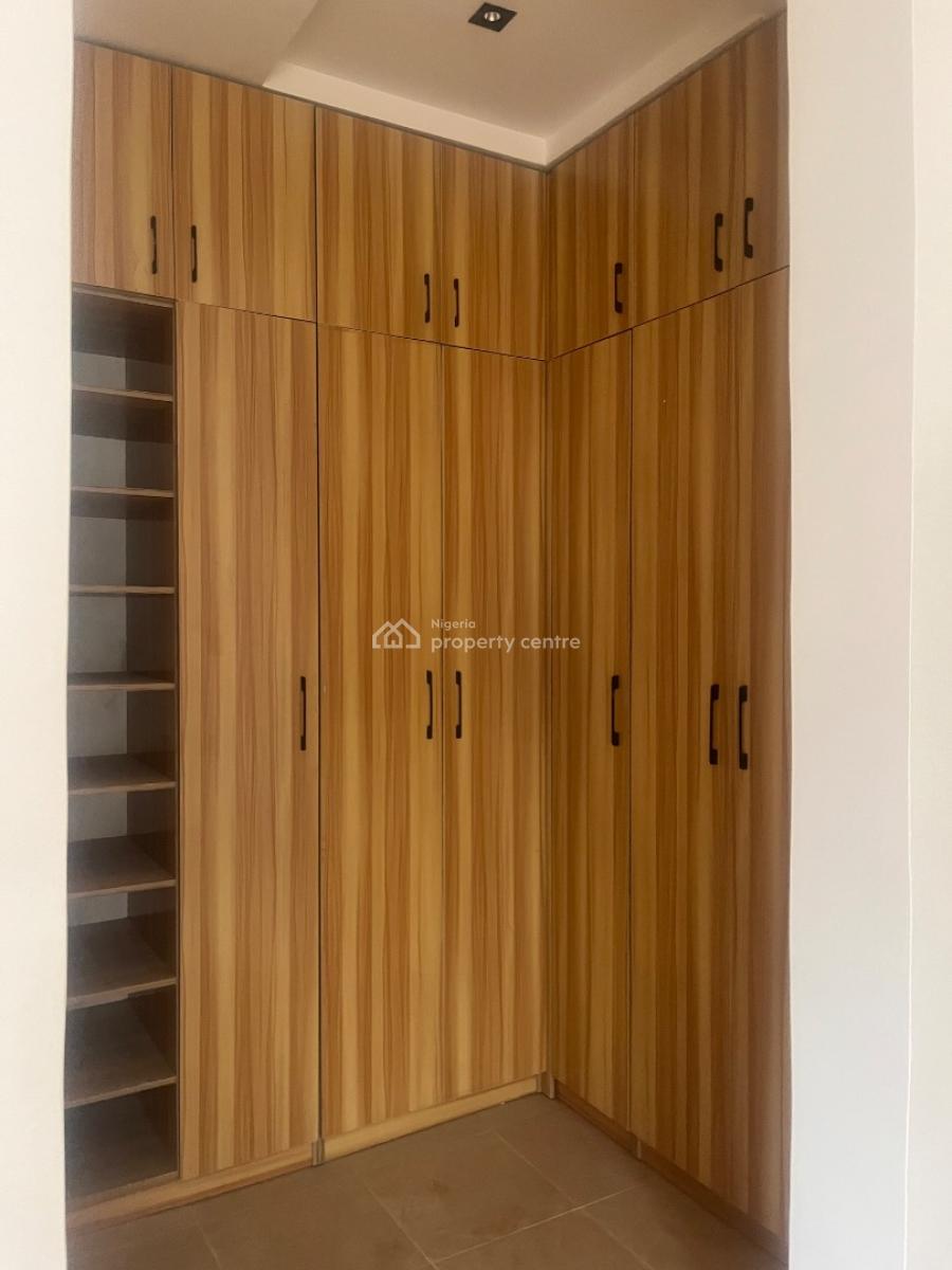 Luxury 3 Bedroom Apartment at, Guzape District, Abuja, Flat / Apartment for Rent