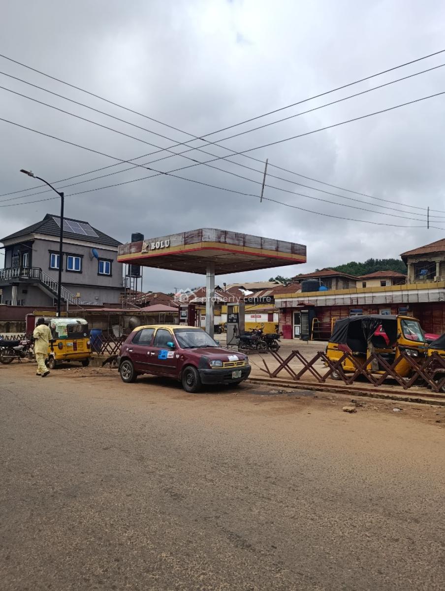 Petrol Station Facing Busy Road, Inalende, Mokola, Ibadan, Dugbe (onireke), Ibadan North-west, Oyo, Filling Station for Sale