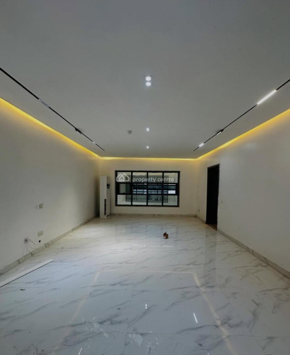 Serviced with 24/7 Power Supply 2 Bedroom En-suite Flat, Lekki Phase 1, Lekki, Lagos, Flat / Apartment for Rent