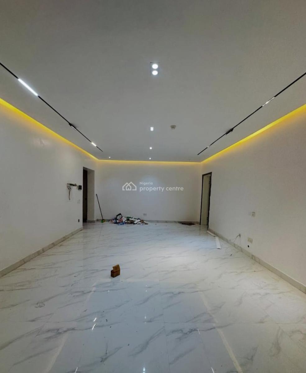 Serviced with 24/7 Power Supply 2 Bedroom En-suite Flat, Lekki Phase 1, Lekki, Lagos, Flat / Apartment for Rent