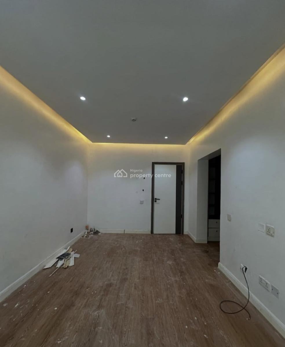 Serviced with 24/7 Power Supply 2 Bedroom En-suite Flat, Lekki Phase 1, Lekki, Lagos, Flat / Apartment for Rent