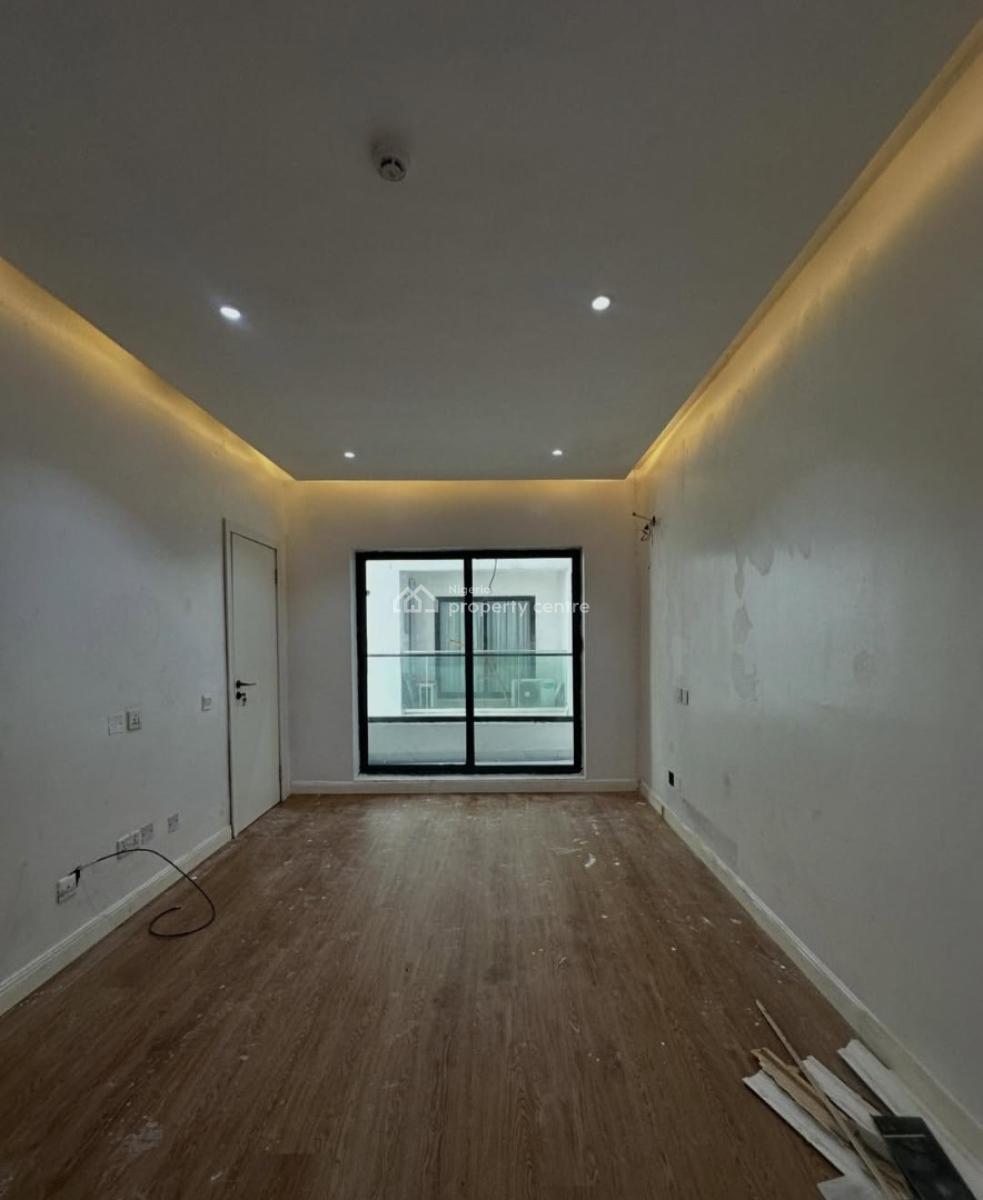Serviced with 24/7 Power Supply 2 Bedroom En-suite Flat, Lekki Phase 1, Lekki, Lagos, Flat / Apartment for Rent