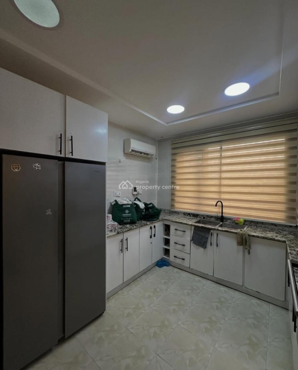 Serviced with 24/7 Power Supply 4 Bedroom En-suite Massive Maisonette, Lekki Phase 1, Lekki, Lagos, House for Rent