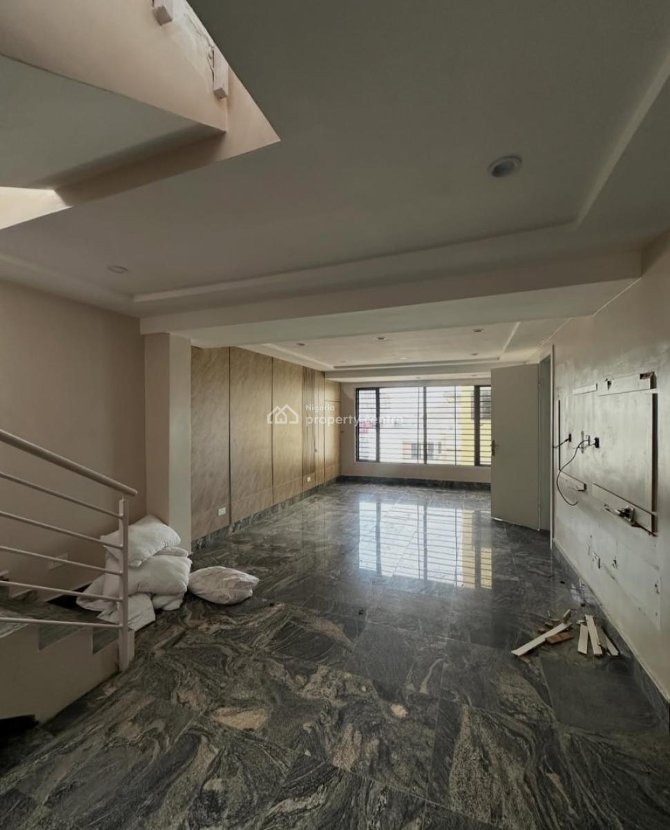 Serviced with 24/7 Power Supply 4 Bedroom En-suite Massive Maisonette, Lekki Phase 1, Lekki, Lagos, House for Rent