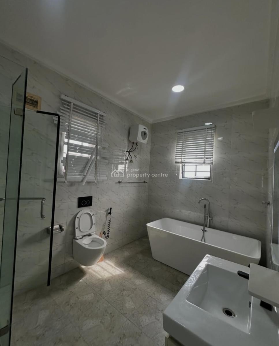 Serviced with 24/7 Power Supply 4 Bedroom En-suite Massive Maisonette, Lekki Phase 1, Lekki, Lagos, House for Rent