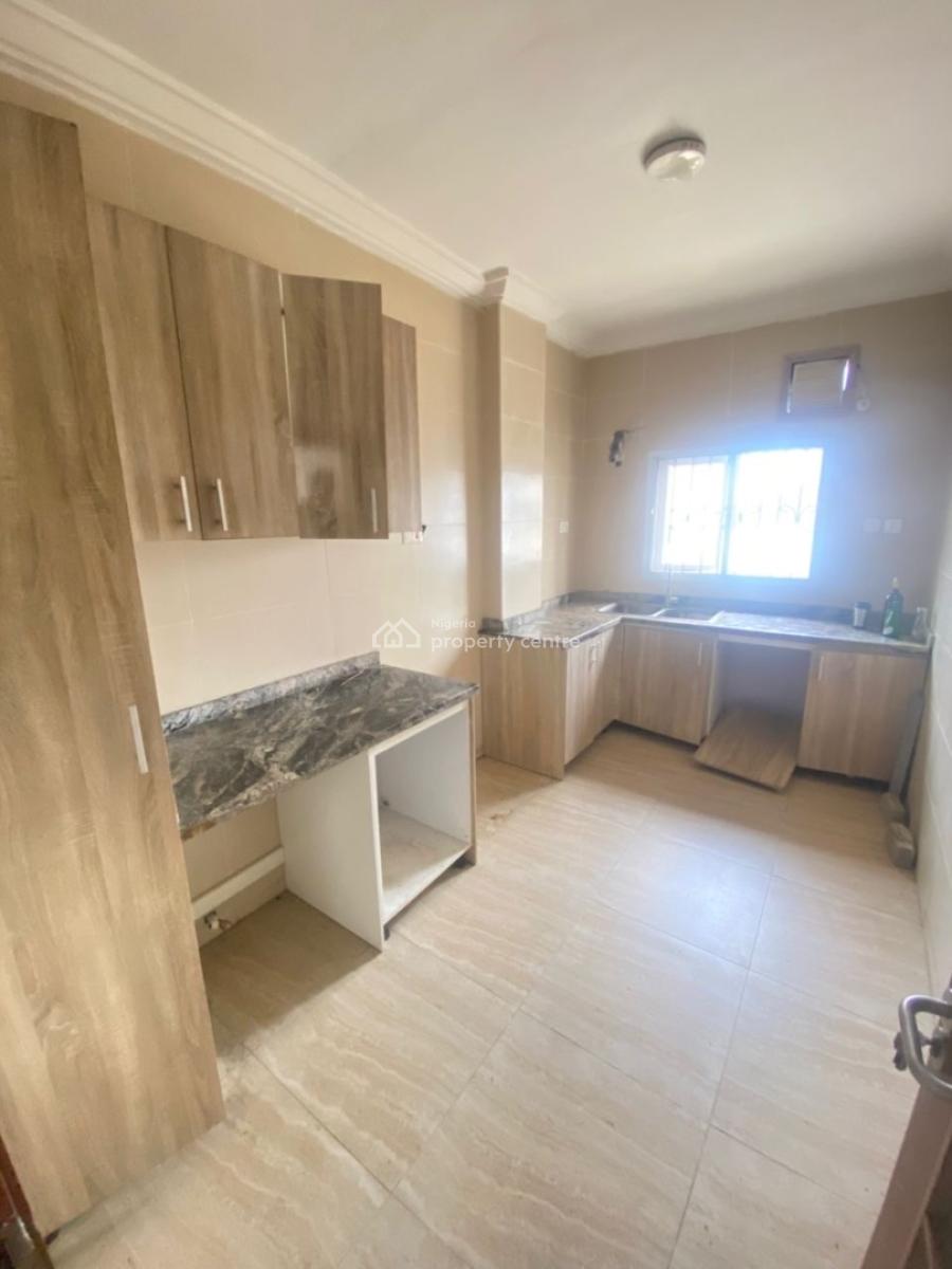 2 Bedroom Apartment in an Estate, Osapa, Lekki, Lagos, Flat / Apartment for Rent